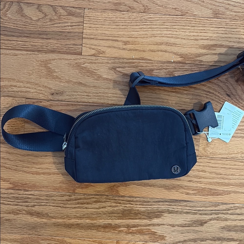 Lululemon Everywhere Belt Bag - Blue